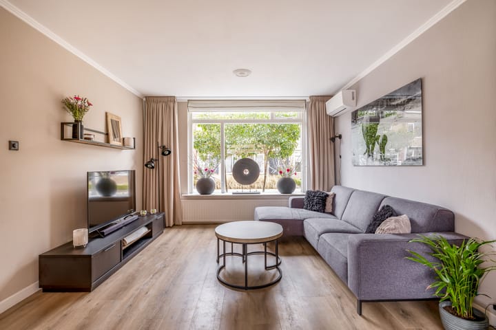 Photo 2 of Ridder van Dorpstraat 23