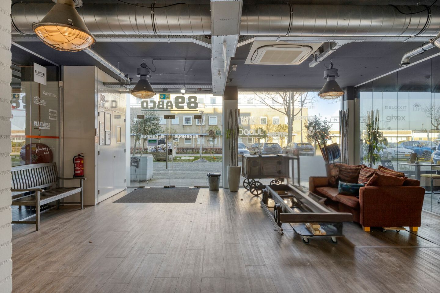 View photo 4 of Mon Plaisir 89