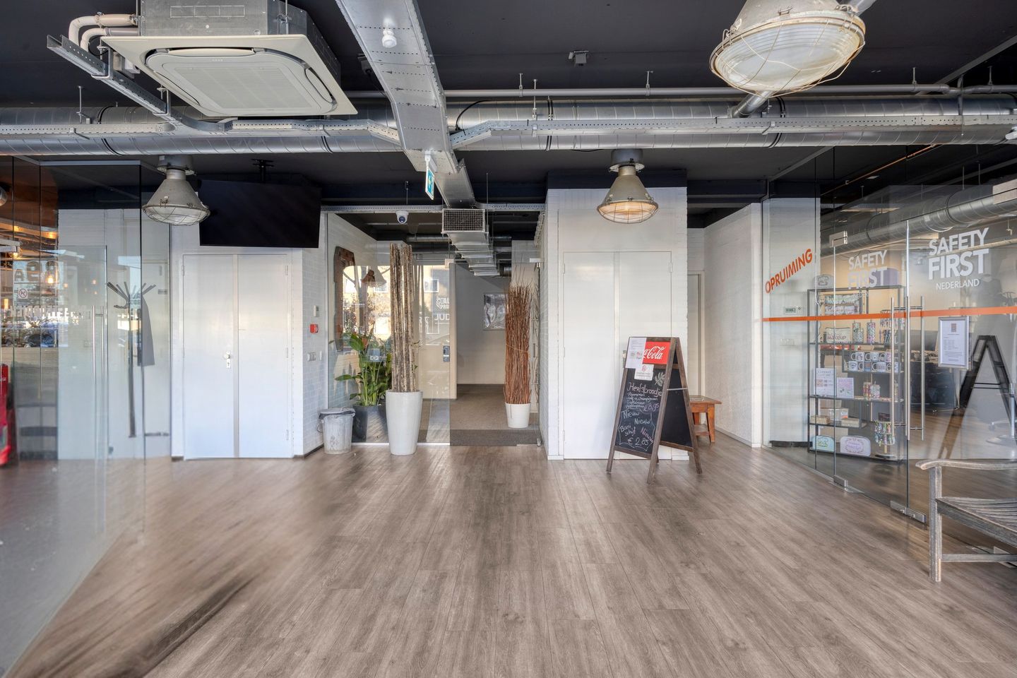 View photo 5 of Mon Plaisir 89