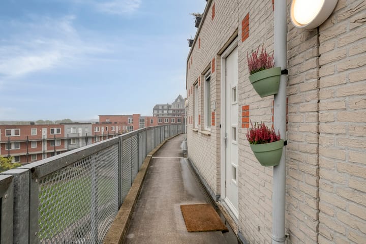 Foto 12 van Frontonstraat 85