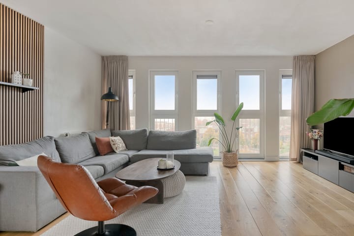 Foto 21 van Frontonstraat 85