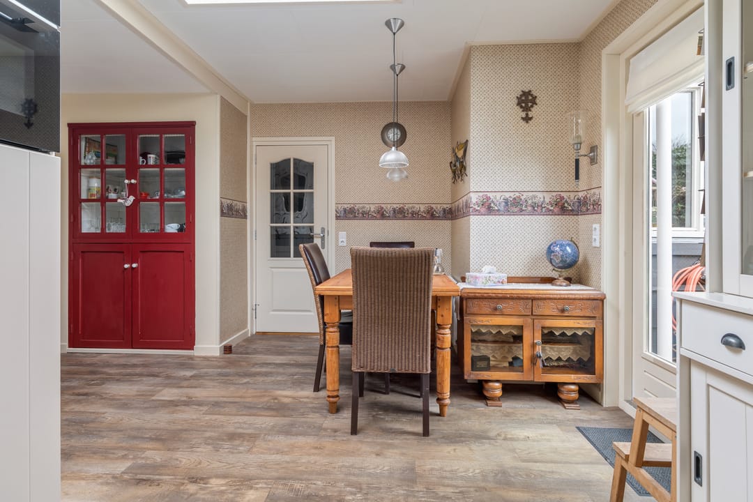 Photo 11 of Julianastraat 24