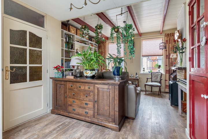 Photo 13 of Julianastraat 24