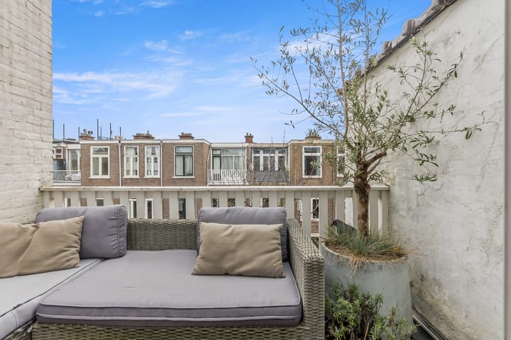 Photo 5 of Blois van Treslongstraat 11