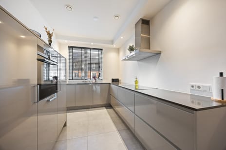 Lorrie 3 tertiary image