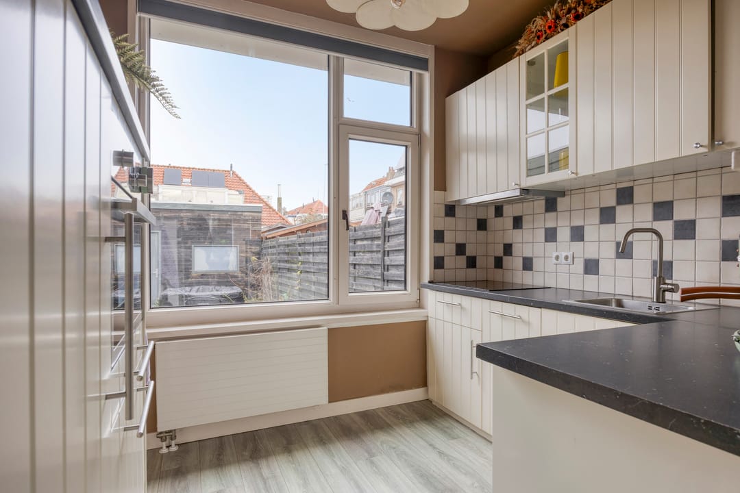 Photo 8 of Bilderdijkstraat 4