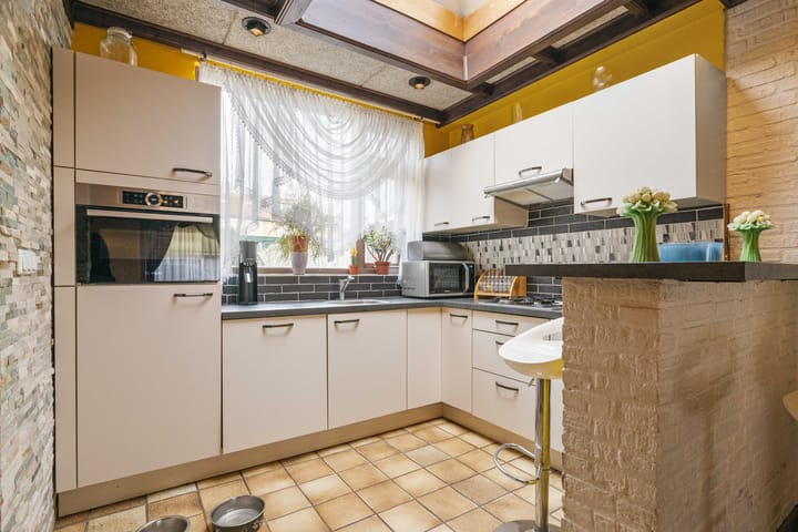 Photo 6 of Bloemfonteinstraat 17