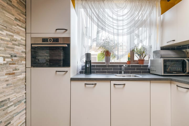 Photo 8 of Bloemfonteinstraat 17