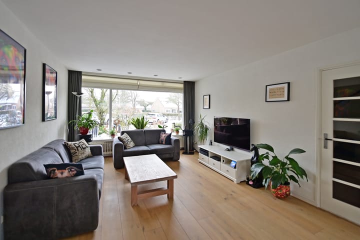 Photo 2 of Anna Paulownalaan 7