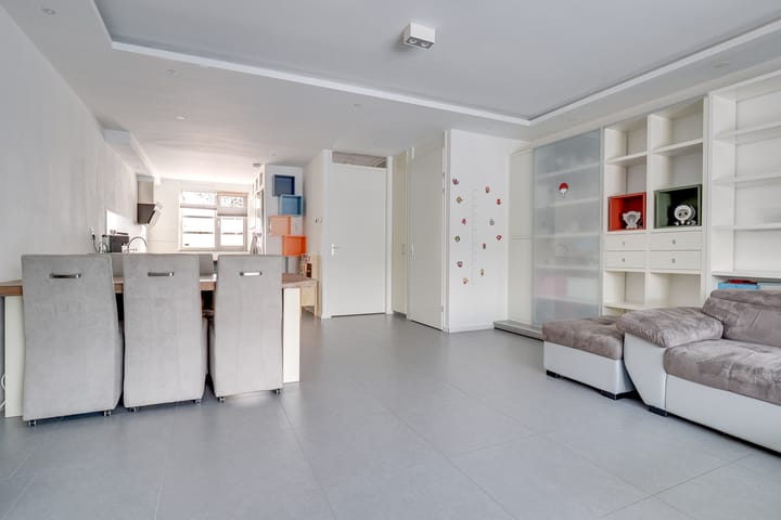 Foto 11 van James Johnsonstraat 5