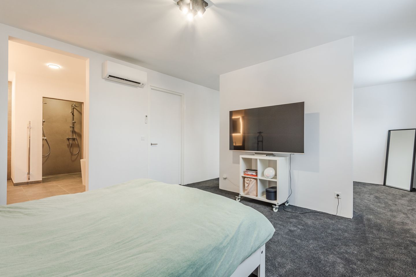 Foto 25 van Van Helomalaan 8