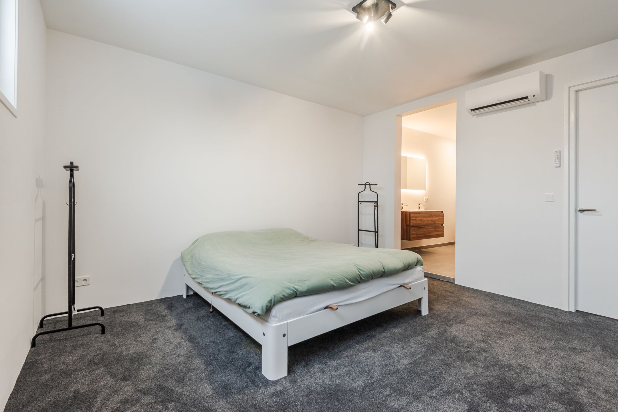 Foto 27 van Van Helomalaan 8