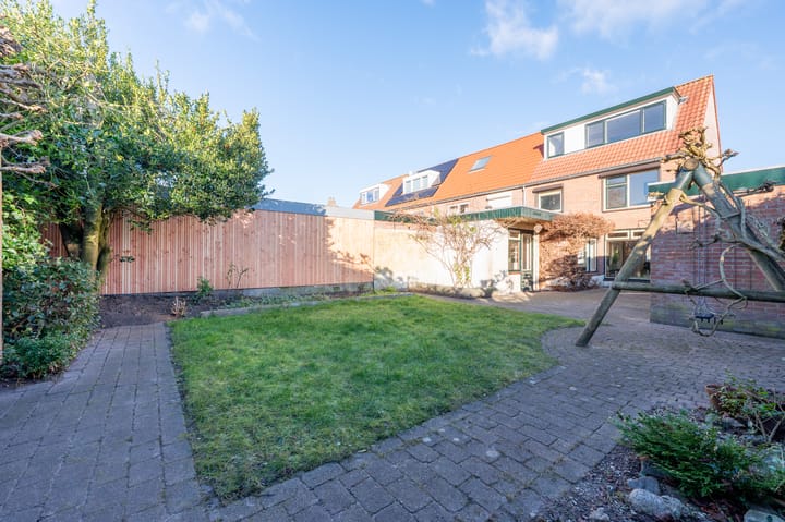 Photo 31 of De Ruyterlaan 34