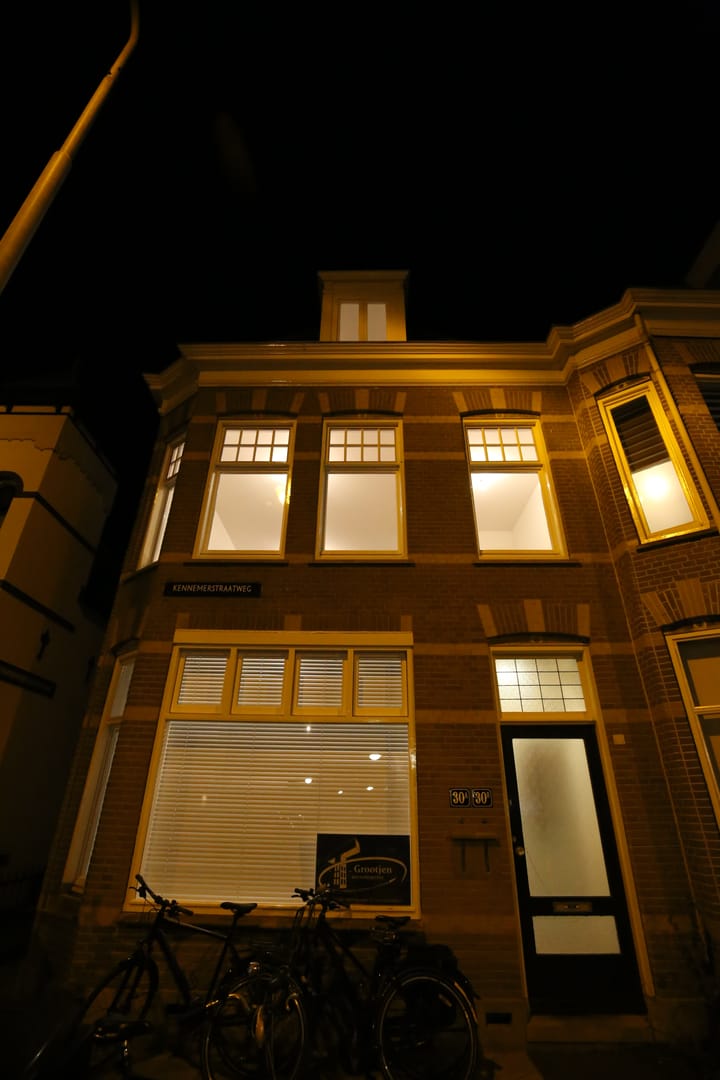 Photo 2 of Kennemerstraatweg 30-B