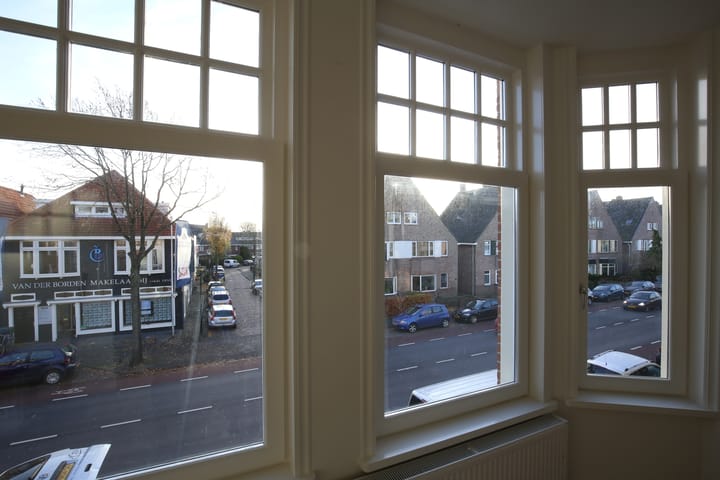 Photo 3 of Kennemerstraatweg 30-B