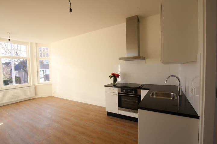 Photo 5 of Kennemerstraatweg 30-B