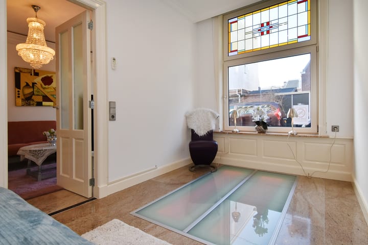 Foto 8 van Van Brederodestraat 83