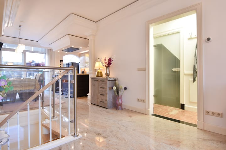 Foto 36 van Van Brederodestraat 83