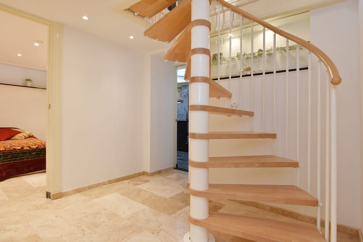 Foto 38 van Van Brederodestraat 83