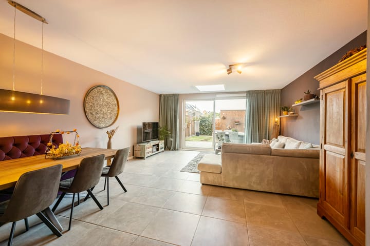 Photo 6 of Oversteek 3