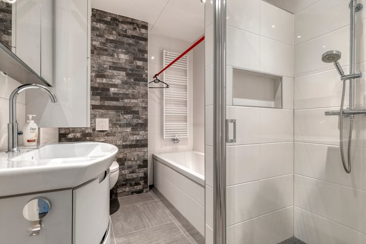 Photo 5 of Leemhorststraat 16