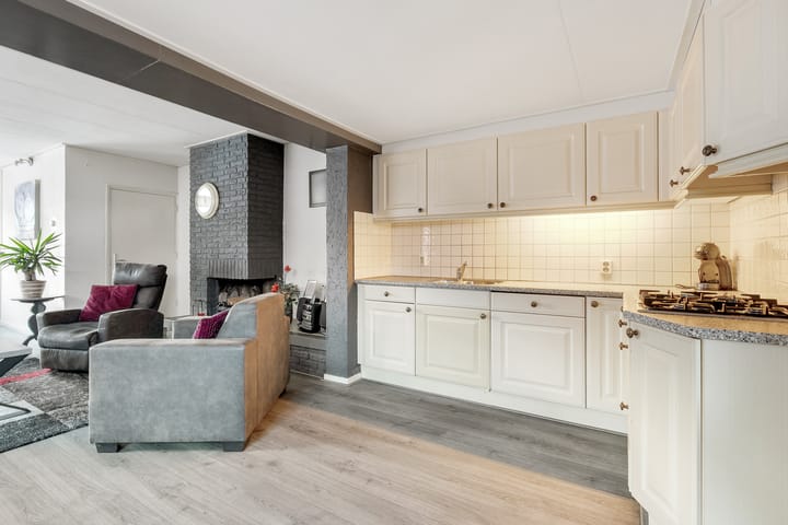 Photo 8 of van Limburg Stirumstraat 26