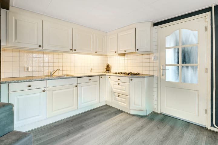 Photo 9 of van Limburg Stirumstraat 26