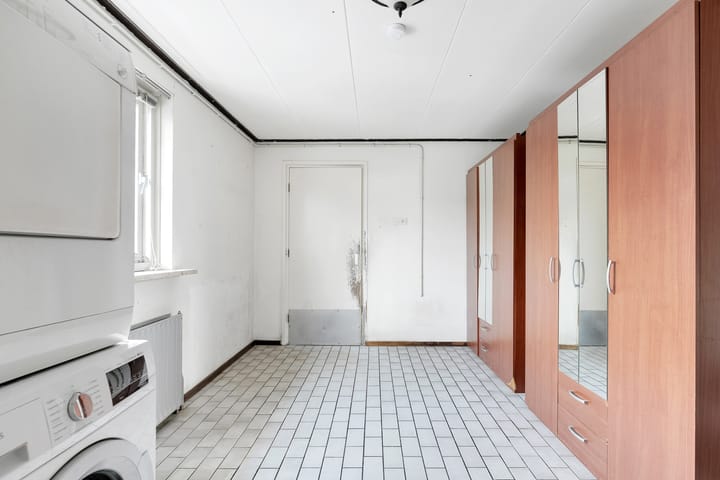 Photo 14 of van Limburg Stirumstraat 26