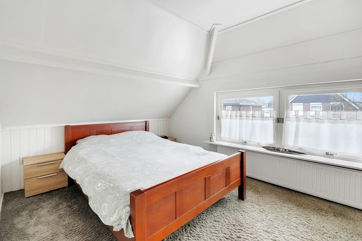 Photo 17 of van Limburg Stirumstraat 26