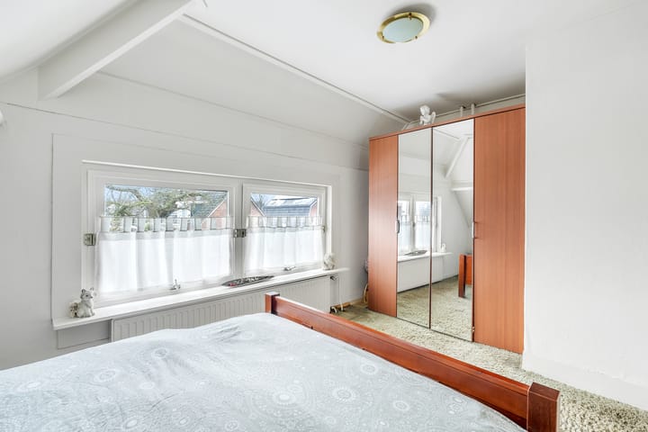 Photo 19 of van Limburg Stirumstraat 26