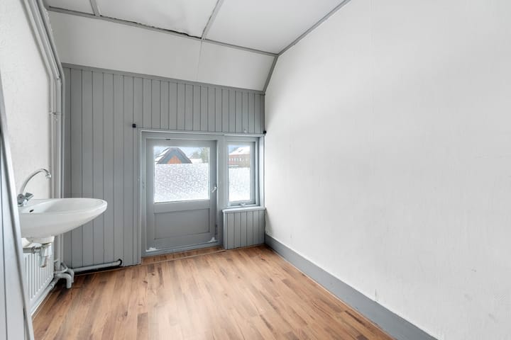 Photo 21 of van Limburg Stirumstraat 26