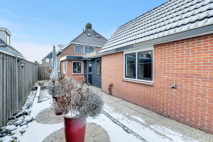 Photo 22 of van Limburg Stirumstraat 26