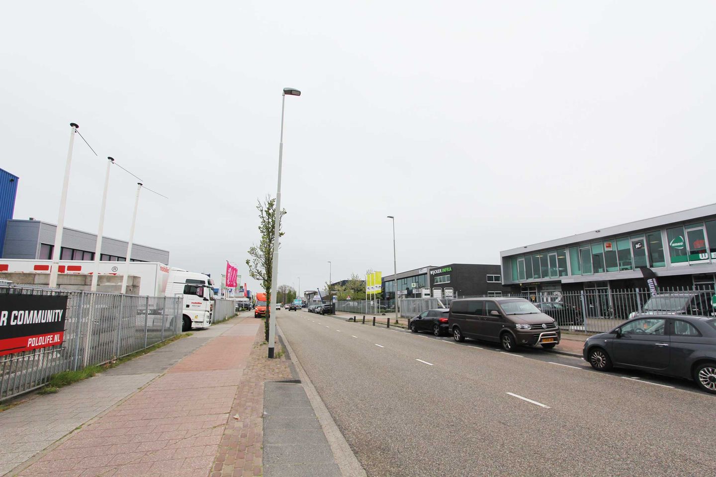 View photo 2 of Wijkermeerweg 51-A