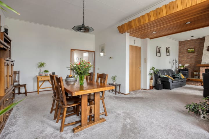 Foto 11 van Provincialeweg Oost 56