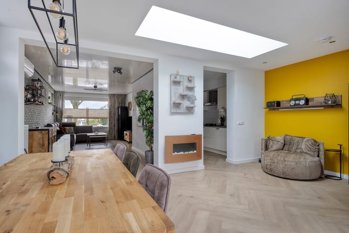 Photo 2 of Amalia van Solmsstraat 13