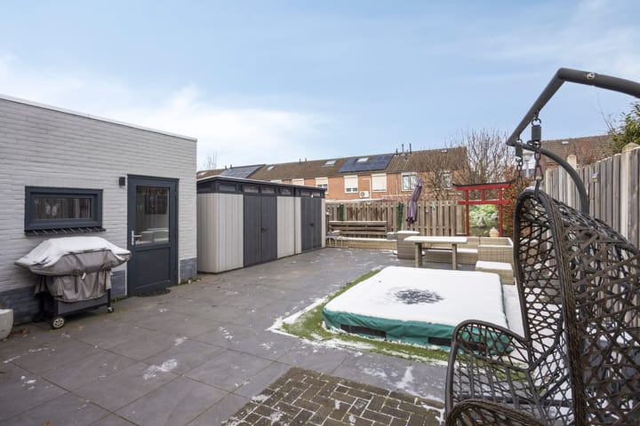 Photo 3 of Amalia van Solmsstraat 13