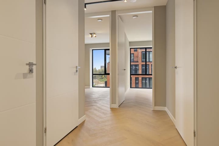 Photo 3 of Niemeyerstraat 129