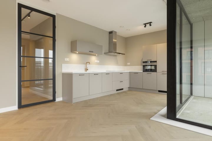 Photo 9 of Niemeyerstraat 129