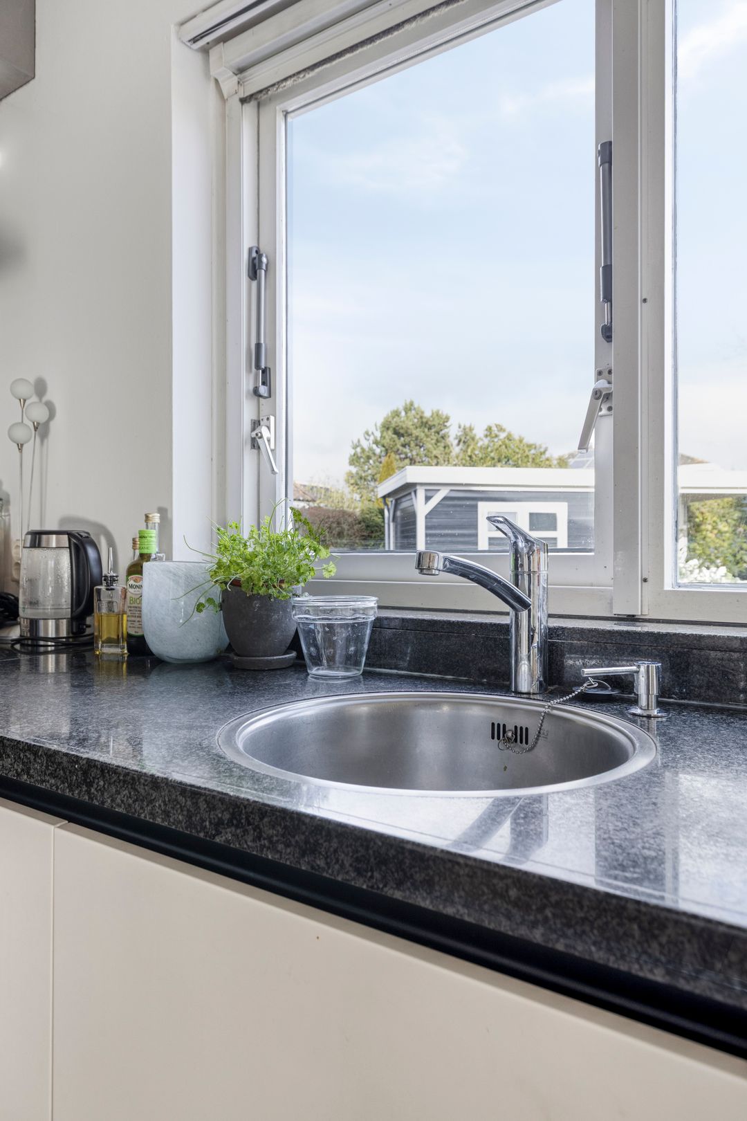 Photo 23 of C.W. Sturmstraat 3