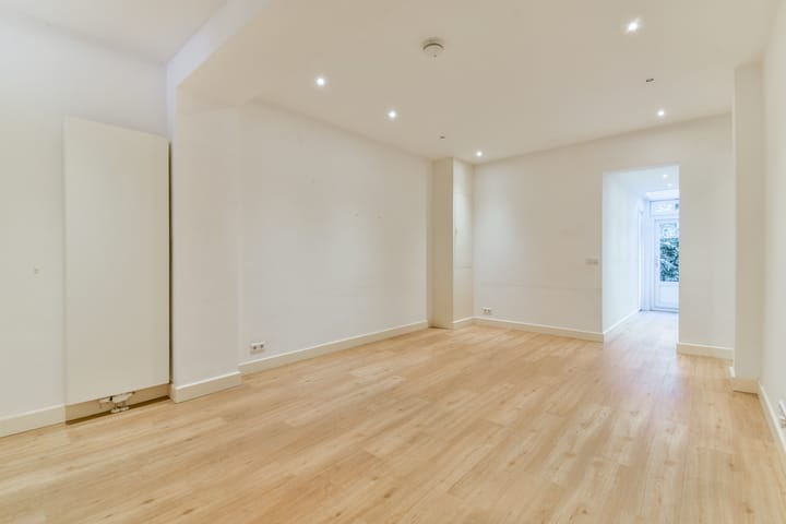 Photo 3 of Pieter van der Doesstraat 40-H