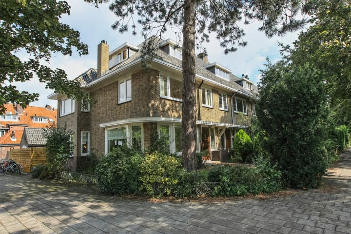 Photo 2 of Van Oldenbarneveltweg 9