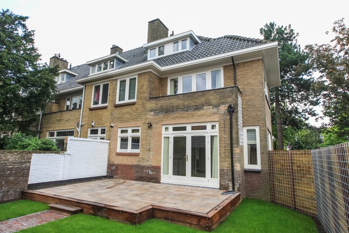 Photo 3 of Van Oldenbarneveltweg 9