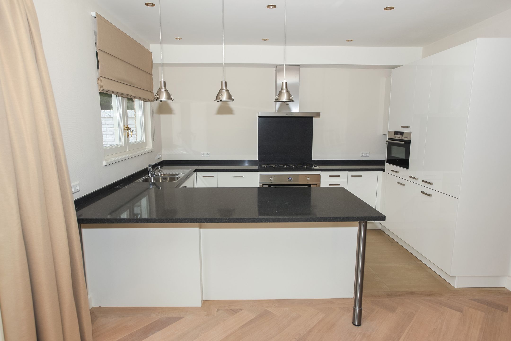 Photo 12 of Van Oldenbarneveltweg 9