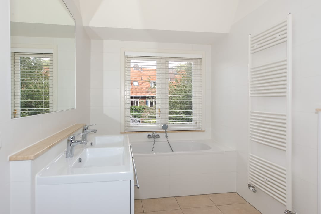 Photo 16 of Van Oldenbarneveltweg 9