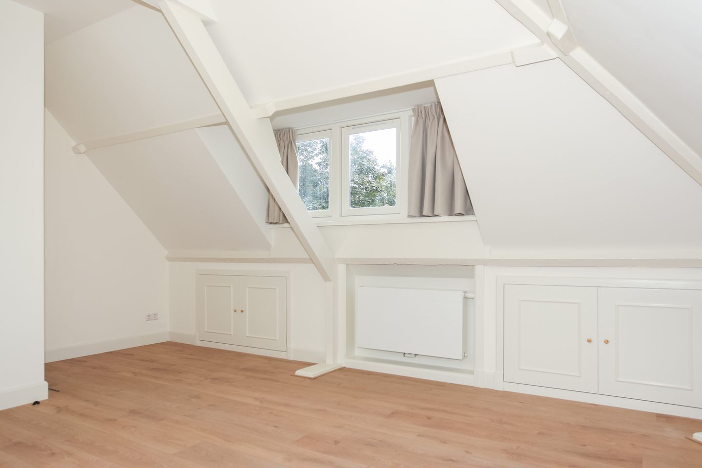 Photo 34 of Van Oldenbarneveltweg 9