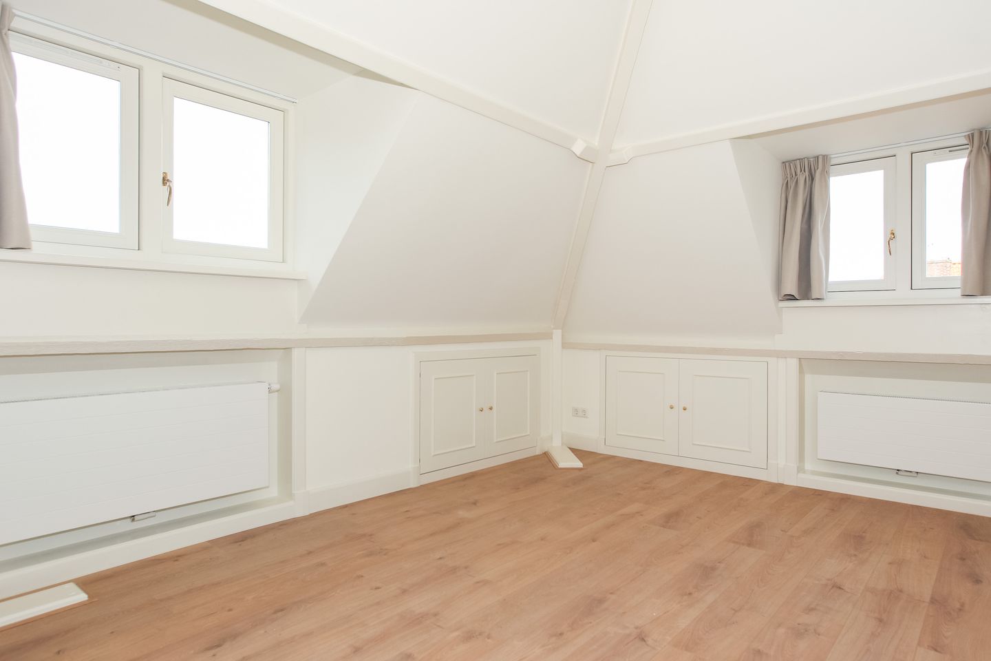 Photo 29 of Van Oldenbarneveltweg 9