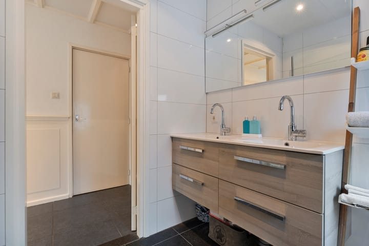 Foto 25 van Van Haeringenstraat 37