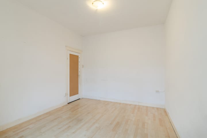 Photo 11 of Bloemfonteinstraat 15