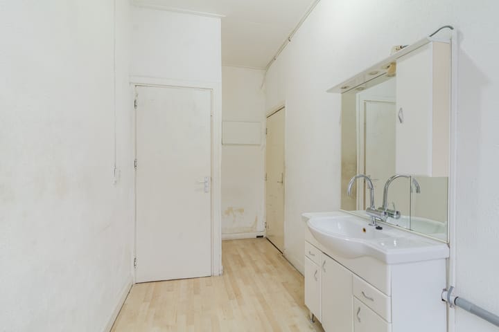 Photo 23 of Bloemfonteinstraat 15