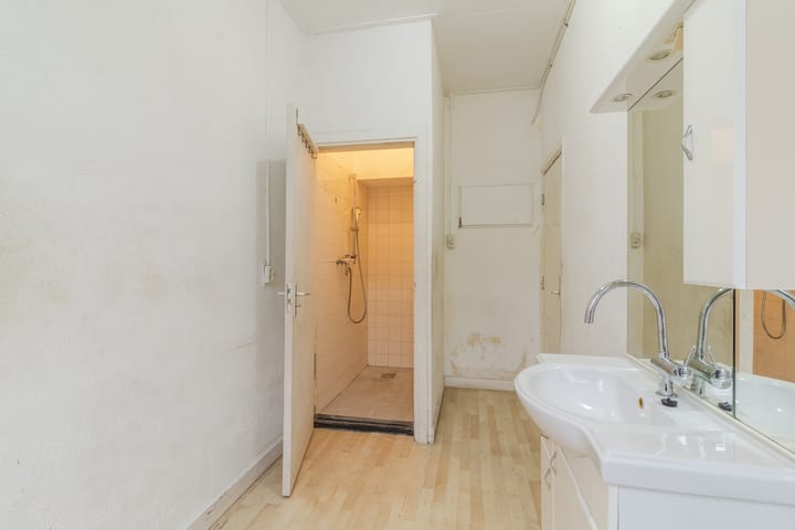 Photo 24 of Bloemfonteinstraat 15